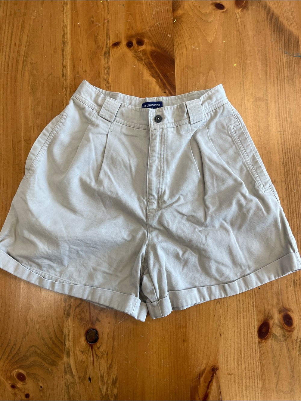 Liz Claiborne Light Gray High-Waist Pleated Shorts